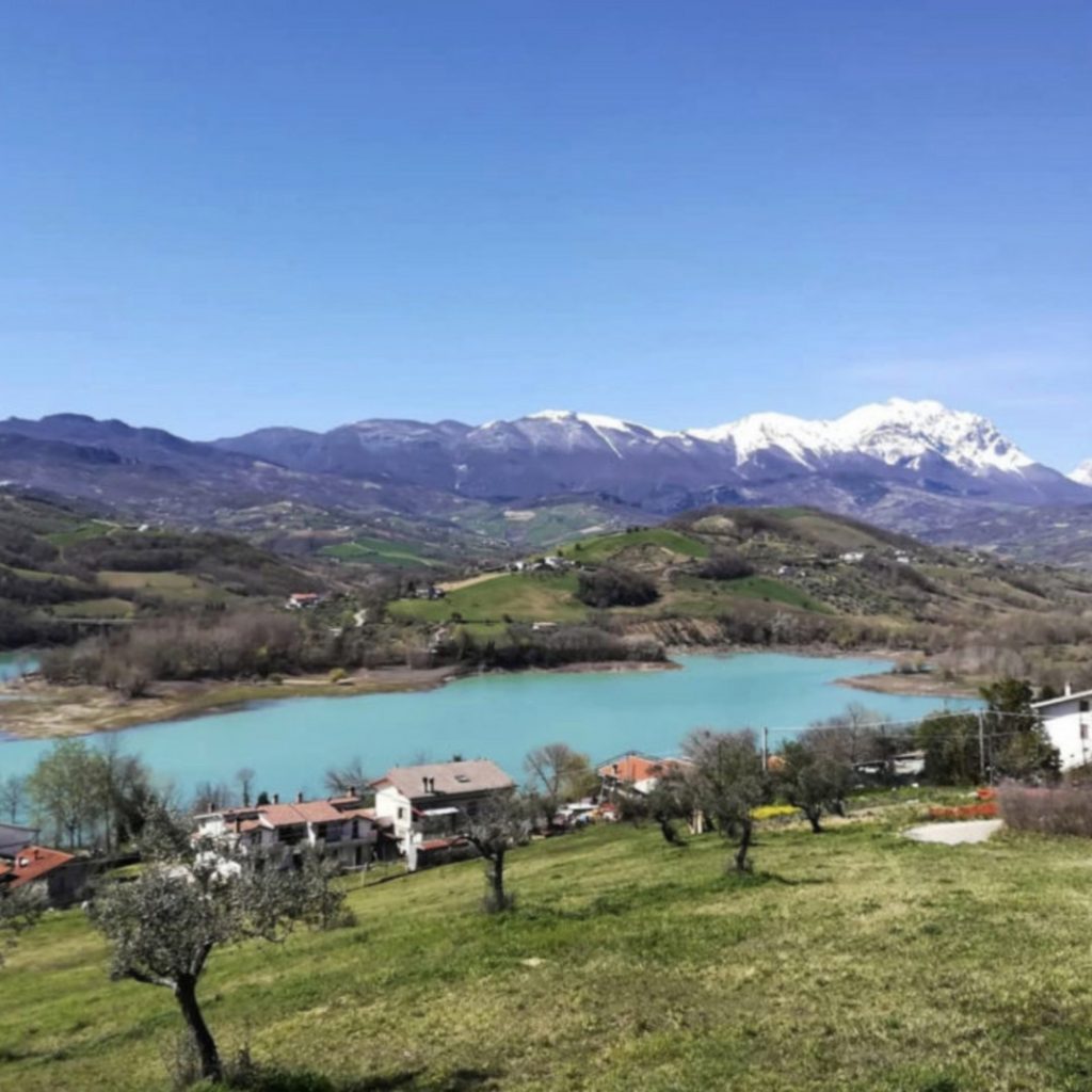 pueblos bonitos cerca de pescara, pueblos más bonitos de italia, abruzzo pueblos encantadores, turismo lento abruzzo, borghi più belli pescara, abbateggio, caramanico terme, città sant'angelo, penne, parques nacionales abruzzo, turismo sostenible italia, escapadas cerca de pescara, pueblos medievales abruzzo, aguas termales abruzzo, vino abruzzo