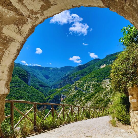 This is the start of the sentiero delle Gobbe di Selvaromana in Balzolo, Abruzzo - Italy.